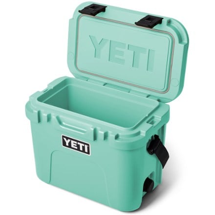 YETI Roadie 15 Hard Cooler 4