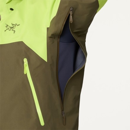Arc'teryx Beta AR Jacket - Men's 4