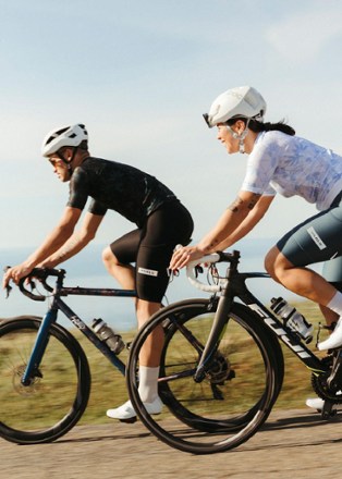 Varlo Roam Cargo Bib Shorts V2 - Men's 10