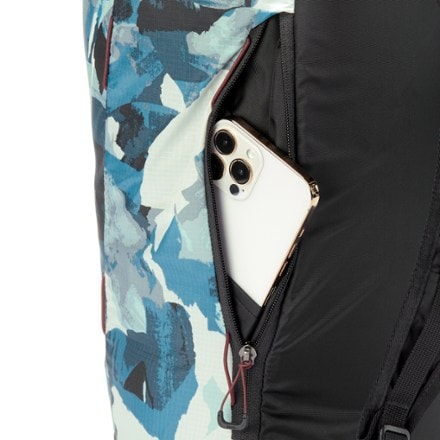 REI Co-op Flash 18 Print Pack Trekking pole attachments