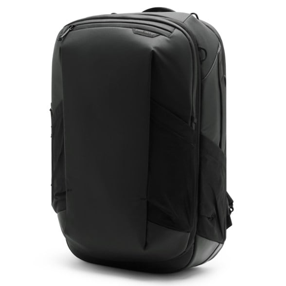 40 liter travel backpack Carry-On (40L) Hynes Eagle Teal and a hip belt that takes most of the weight off your shoulders Tenso Traveller 40 L Dark