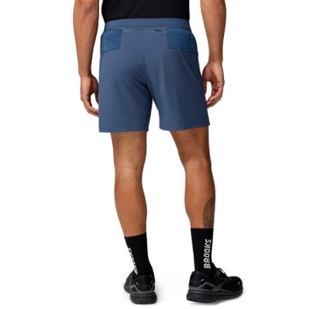 Brooks Journey 7" Shorts - Men's 1