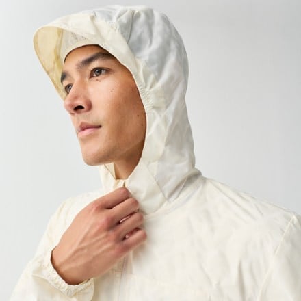 Brooks Canopy Reflective Jacket - Men's 4