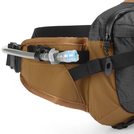 DAKINE Seeker 6 L Hip Pack Hydration integration