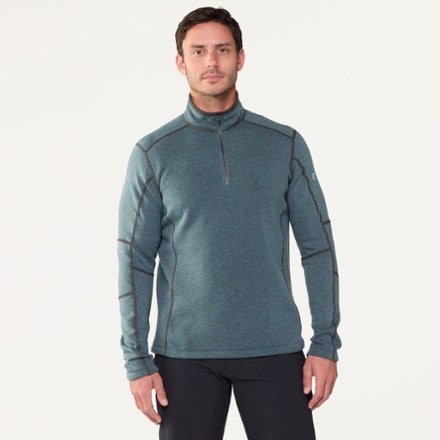 Model info: Height: 6'1" | Chest: 40 | Waist: 32.5 | Wearing size: M