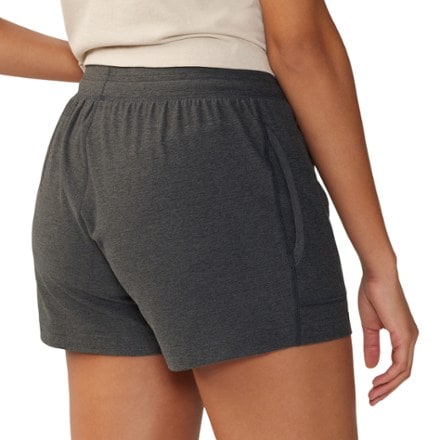 Mountain Hardwear Chill Action Shorts - Women's 6