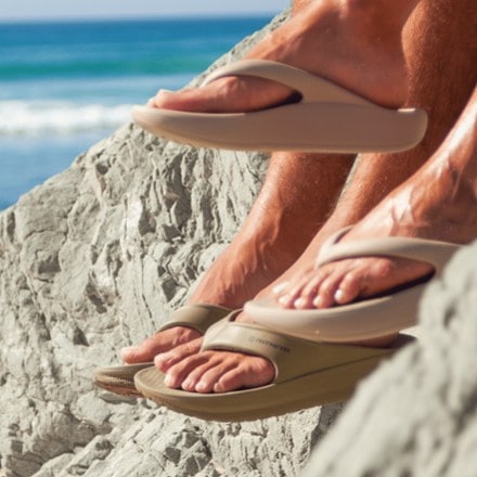 Freewaters Cloud9 Maxx Flip-Flops - Men's 5