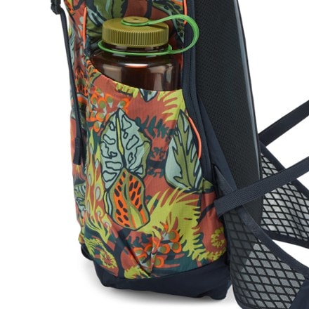 REI Co-op Flash 22 Print Pack Water bottle pocket (Water bottle sold separately)