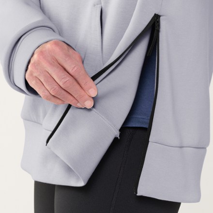 On Focus Tech Hoodie - Women's 6