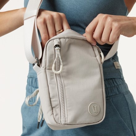 Vuori All Around Crossbody Bag 4