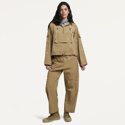 THE GREAT. OUTDOORS Embroidered Crop Trailhead Pullover - Women's 3