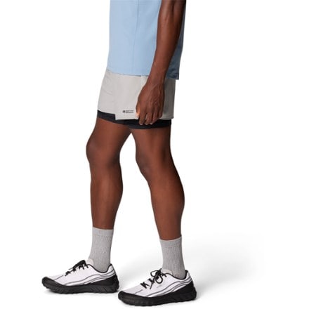 Mountain Hardwear Shade Lite Shorts - Men's 7" Inseam 4