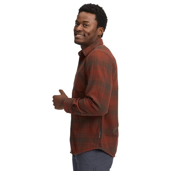 Detail Image of color Basalt/Iron Red Plaid