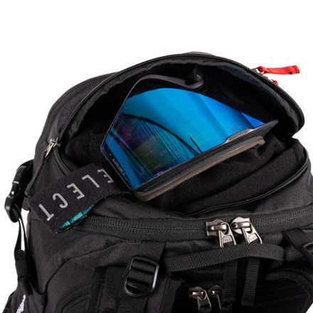 Jones Higher 32 Snow Pack 9