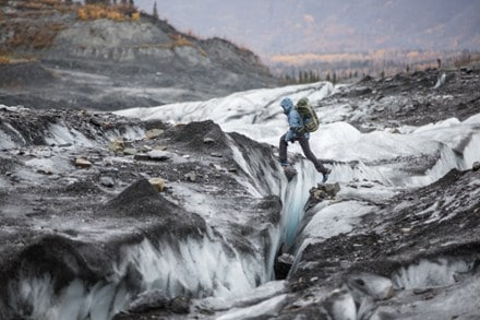 Granite Gear Crown2 60 Pack - Men's In use (Highland Peat/Black)