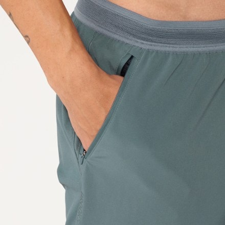 Brooks Dash Pants - Men's 5