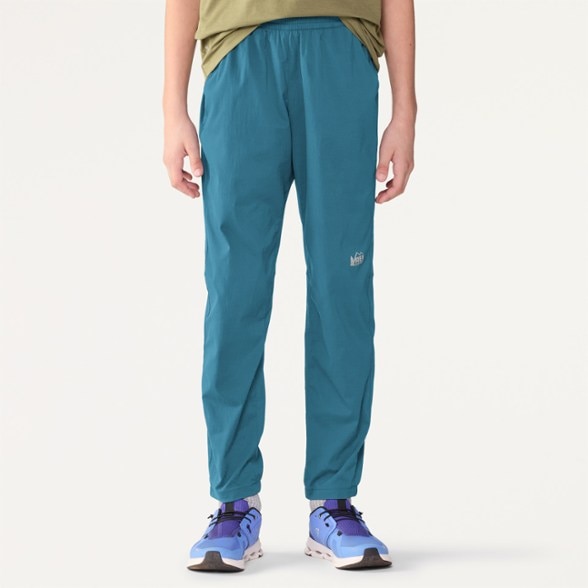 Model info: Height: 4'11" | Wearing size: M Kids