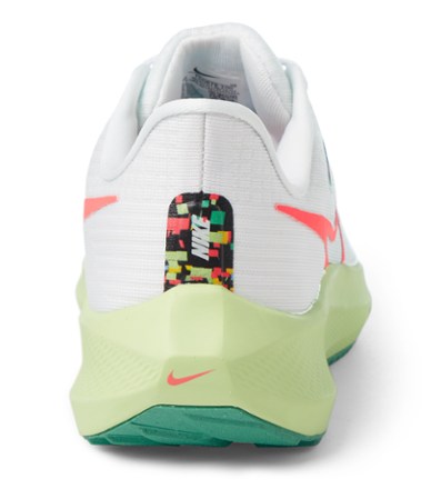 Nike Air Zoom Pegasus 39 Road-Running Shoes - Women's 3