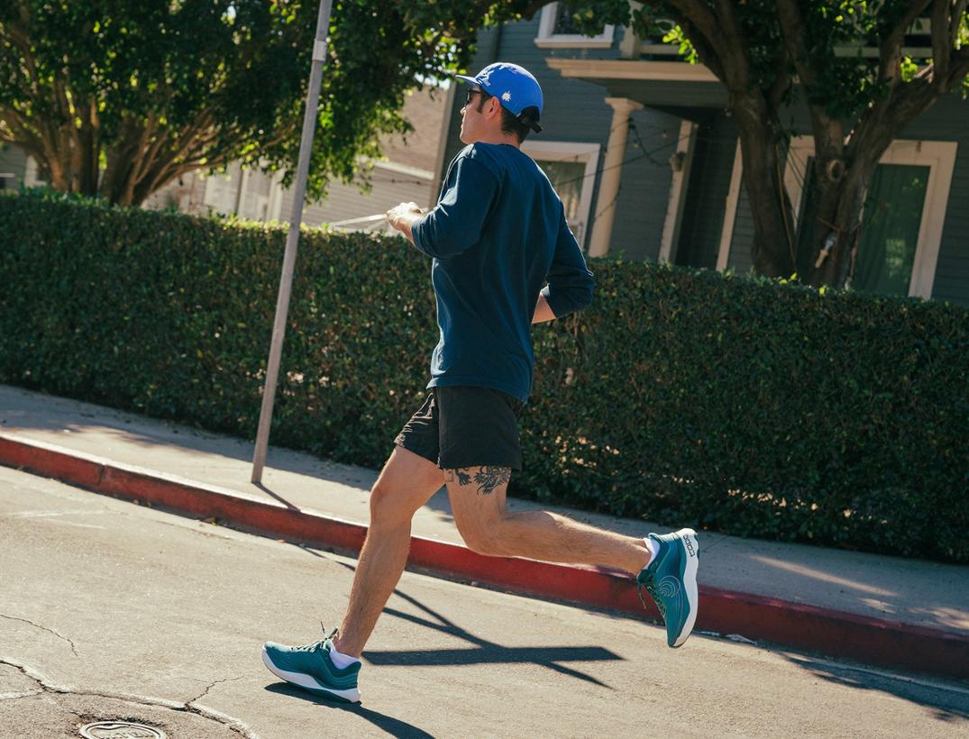 Location Image for Aura Road-Running Shoes - Men's