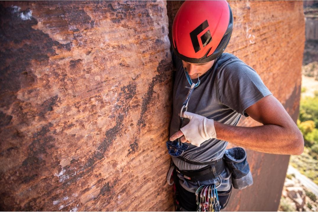 Location Image for Crack Gloves