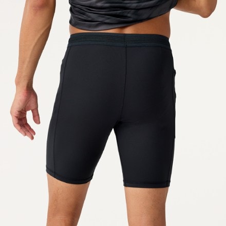 Brooks Dash 8" Half Tights - Men's 1