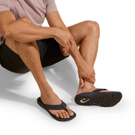 OluKai 'Ohana Flip-Flops - Men's 4