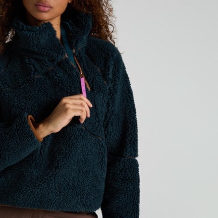 SENIQ Wooluxe Fleece Pullover - Women's 4