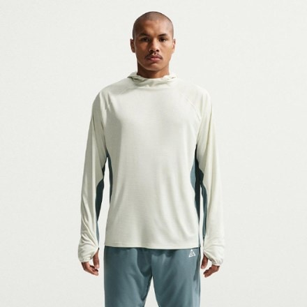 Nike ACG Solar Chase Dri-FIT UV Long-Sleeve Hooded Top - Men's 0