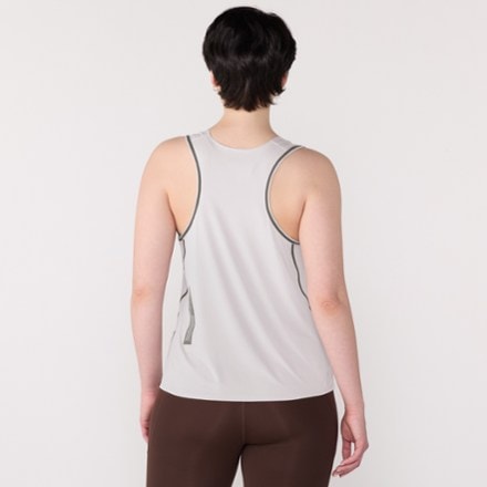 Janji Pinnacle Ultra Singlet - Women's 2