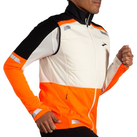 Brooks Run Visible Insulated Vest 2.0 - Men's 3