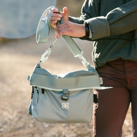 Location Image for Viso Tote Crossbody Bag - Women's