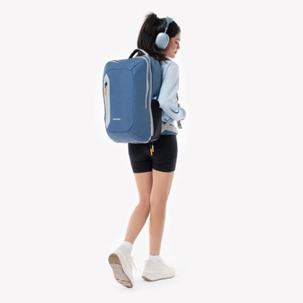 Sherpani Santiago 35L Travel Pack 5
