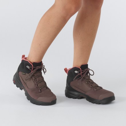 Salomon Outward Mid GTX Hiking Boots - Women's 6