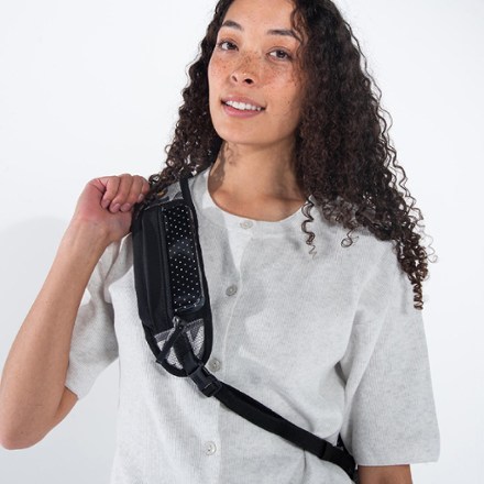 Sherpani Esprit Anti-Theft Sling Bag 7