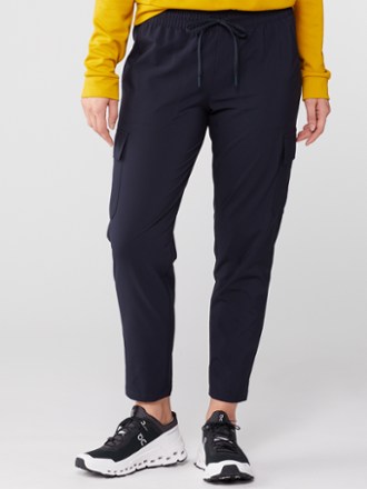 north face never stop exploring joggers