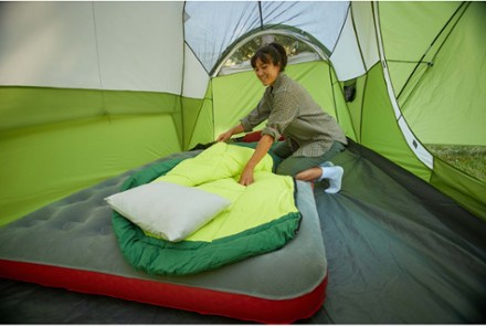 Location Image of color Green