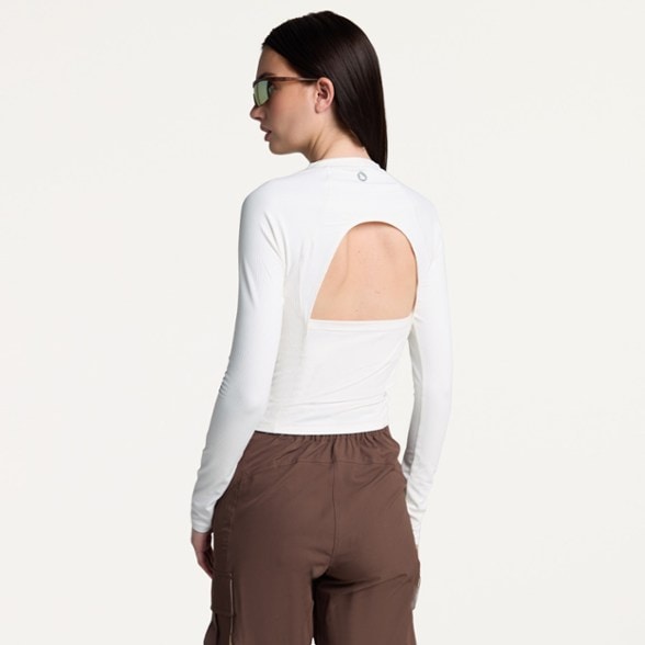 On Body Image of color Dew