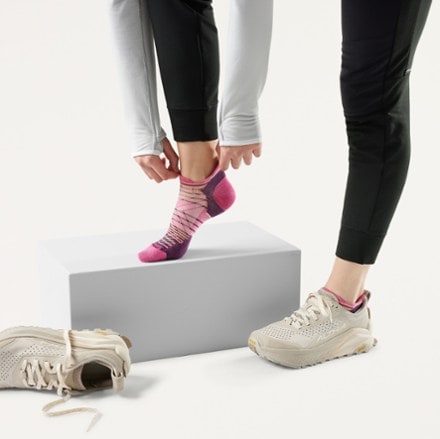 Smartwool Run Zero Cushion Stripe Low Ankle Socks - Women's 1