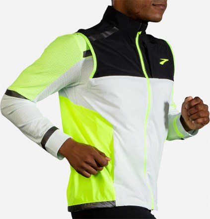 Brooks Carbonite Vest - Men's 3