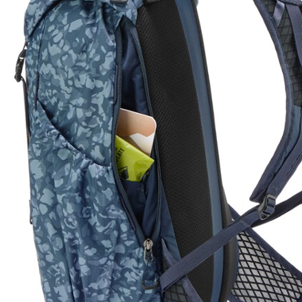 REI Co-op Flash 22 Print Pack Trekking pole attachments