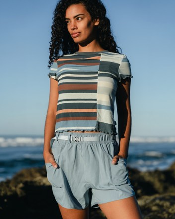 Location Image for Hybrid Reversible High-Rise Shorts - Women's