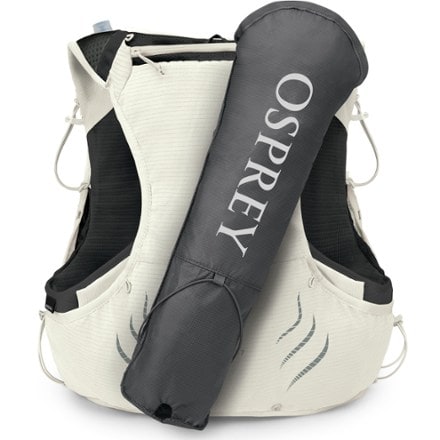 Osprey Duro Pro 7 Hydration Vest Shown with included quiver