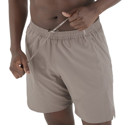 Salomon SHKout Core 2-in-1 7" Shorts - Men's 2
