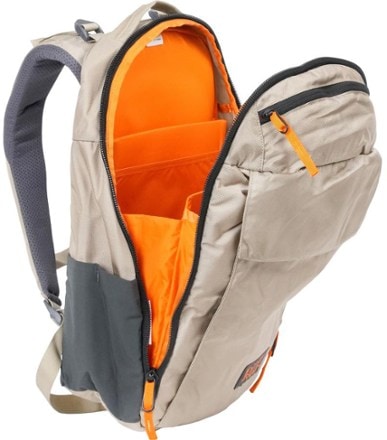 MYSTERY RANCH District 18 Backpack 4