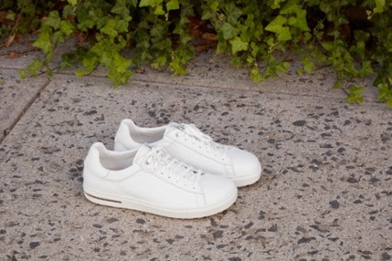 Location Image of color White