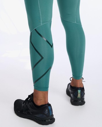 2XU Motion Compression Tights - Men's 4