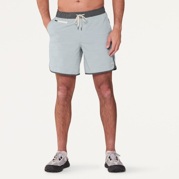 Model info: Height: 6'1" | Waist: 32.5 | Inseam: 33 | Wearing size: M