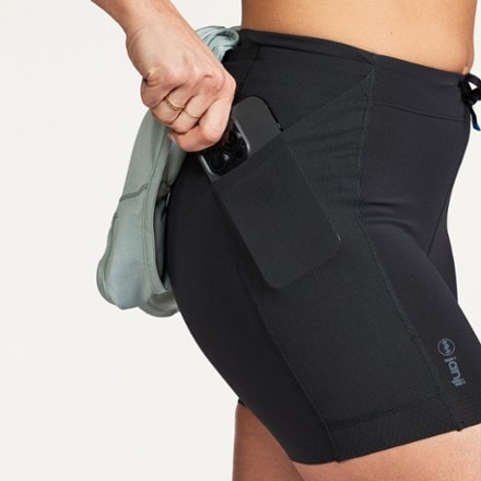 Janji 4" Trail Shorts - Women's 3
