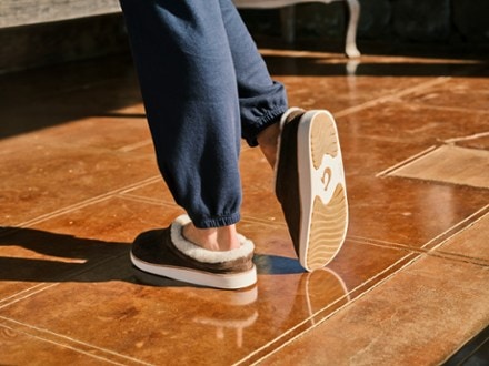 OluKai Mani Slippers - Women's 5