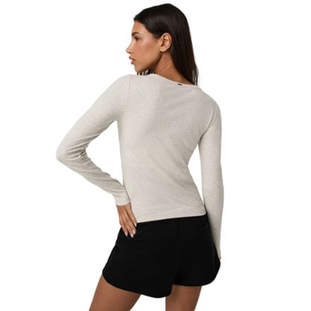 Vuori Long-Sleeve Pose Subtle Scoop T-Shirt - Women's 1